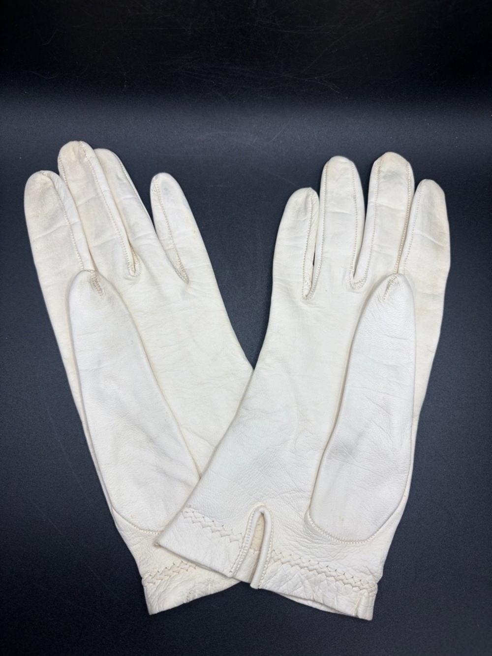 Vintage Off White Leather Ladies Driving Gloves Wrist Gloves, Accessories